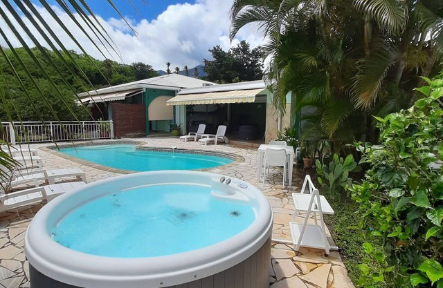 Habitación Perle Créole-Studio "l'Amélie", piscina, vista al mar, tranquilo.