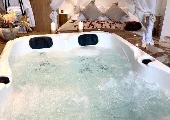 Studio La Boheme Jacuzzi et Terrasse vu sur Pic Saint Loup