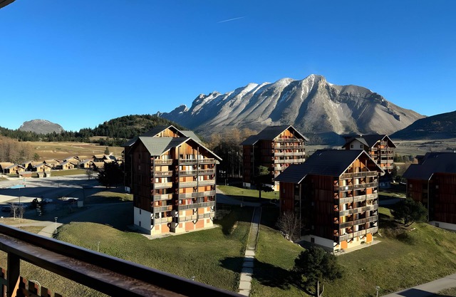 Studio 'Le 28' with Mountain View, Balcony and Wi-Fi