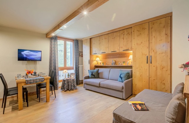 Studio Les Caribous Mountain Retreat, Pragelato, Italy