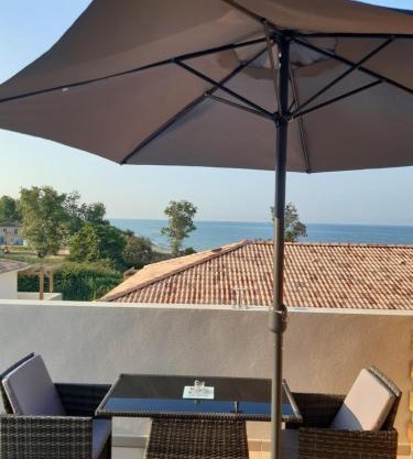 Studio les pieds dans l'eau vue sur mer