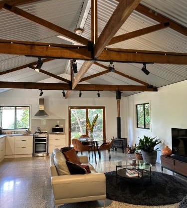 Studio@Mimburi. Eco-luxe studio and amazing views!