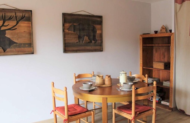 Studio Montagne 30m² avec Balcon Sud, 4 Couchages à 100m des Pistes et 10m des Commerces - FR-1-330B-199