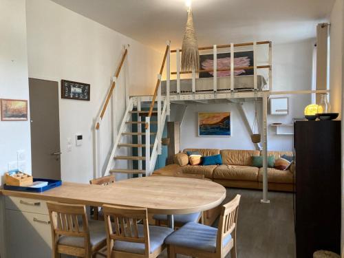 Studio neuf avec mezzanine au cœur de Le Palais, proche plages - FR-1-418-267