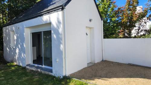 Studio neuf avec terrasse