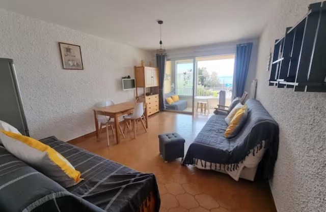 Studio of 30m with nice view on the sea