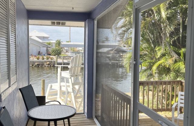 Studio on the Water. Great for monthly stays!