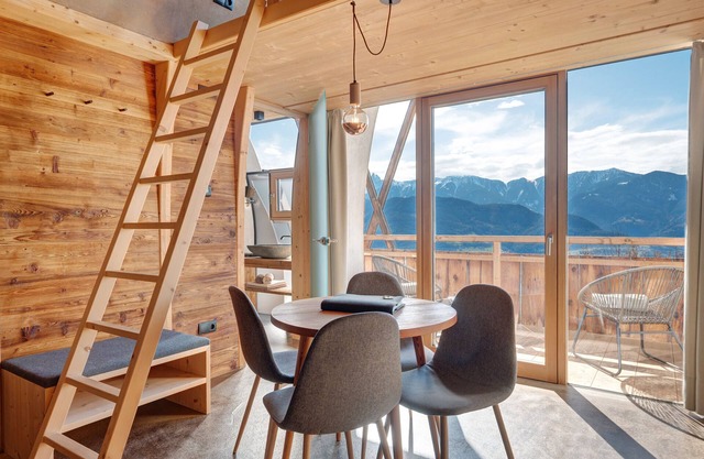 Estudio 'Pabellón Tierra' con vistas a la montaña, terraza compartida y Wi-Fi