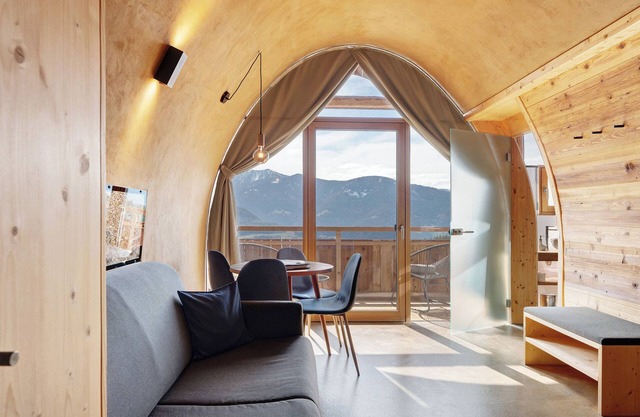 Estudio 'Pavilion Water' con vistas a la montaña, terraza compartida y Wi-Fi