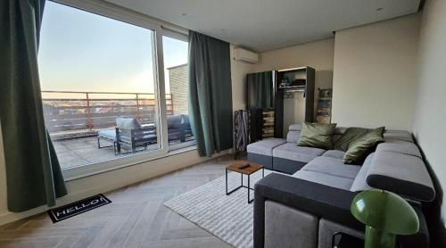 Studio penthouse lumineux avec grande terrasse de 40m2