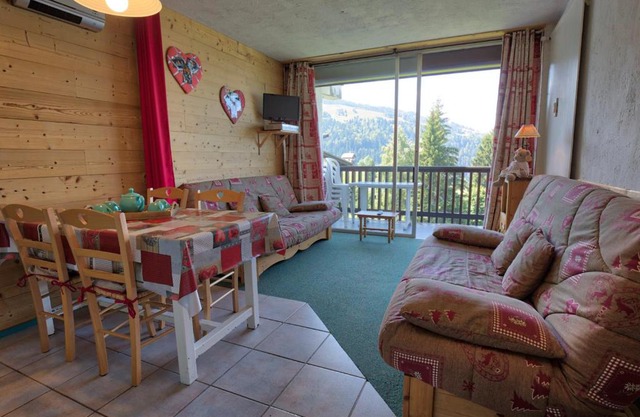 Studio pieds des pistes avec piscine extérieure - FR-1-505-51