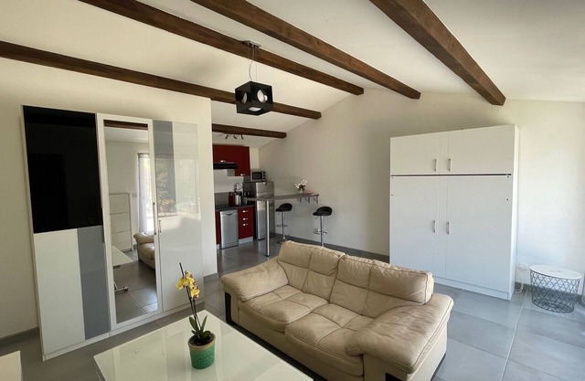 Studio Provençal Avec Terrasse