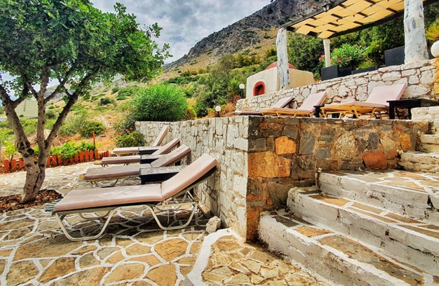 Room in Studio - Studio Quiet And Peaceful And Very Relaxing With Kitchen, Shared Pool and Ac