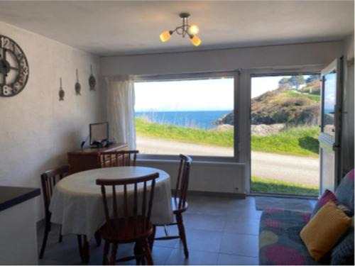 Studio rénové à 20m de la plage à Le Palais, bien équipé - FR-1-418-73