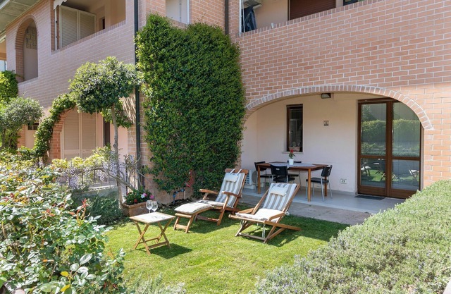 Estudio Residencia Valle Fiorita con piscina compartida y Wi-Fi en Riotorto