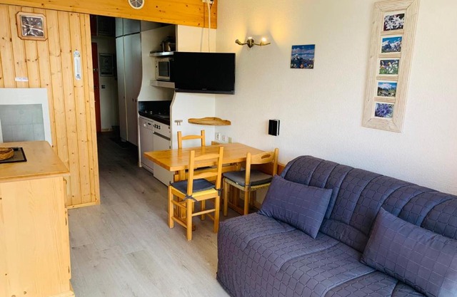 Studio ski aux pieds pour 3 pers, balcon sud - FR-1-411-458