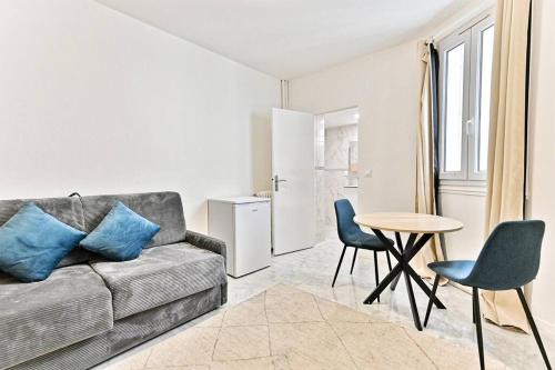 Studio spacieux Rez-de-chaussée banlieue Paris- II
