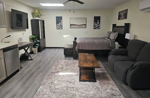 Studio style Private Guesthouse-Wall St/Andrews Hwy