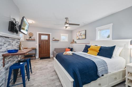 Studio TC Close to Downtown Beaches and Wineries