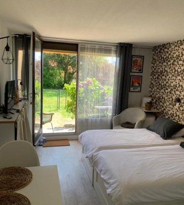 Studio touristes curistes , jardin terrasse