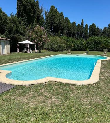 Studio tout confort avec terrasse et piscine, idéal pour un séjour relax