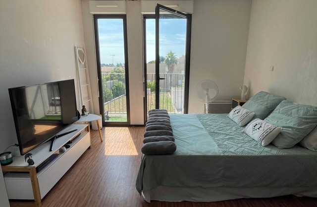 Studio Tout Confort, Accès aux Plages en 15 Minutes par Bus/tram Juste en Bas!