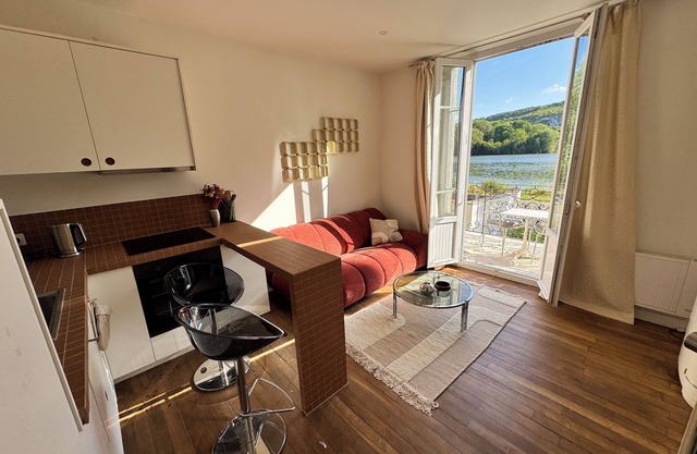 Studio Vernon/Giverny with view