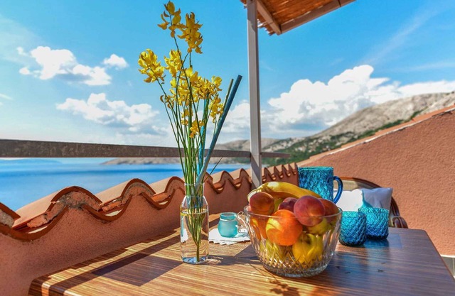 Apartamento vacacional Con aire acondicionado y vista al mar.