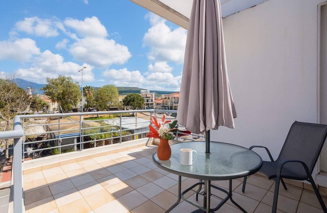 Cozy Studio w Balcony in the Center of Filiatra