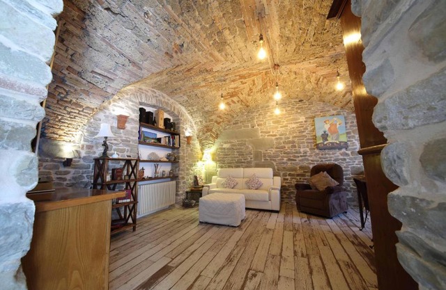 Studio with enclosed garden and wifi at Popolano