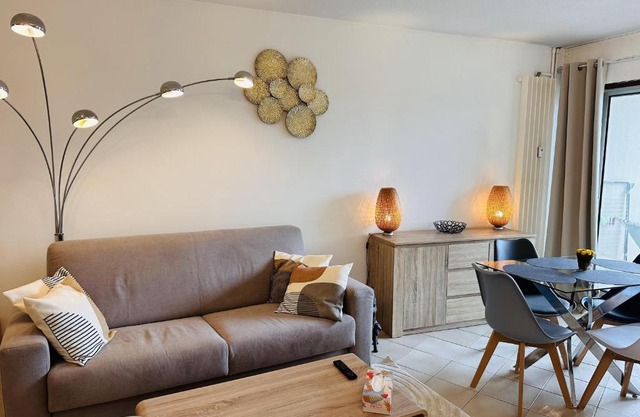 Studio with a shared pool near the beaches and golf course and the Chateau de La Napoule - 2244