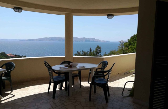 Apartamento vacacional con internet y balcón con vista al mar