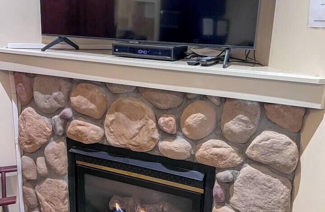 Pool, Hot Tub, Steam Room. Studio with Kitchen