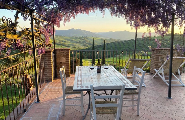 Casa rural con piscina y terraza cerca de Volterra Pisa Siena Florencia y mar