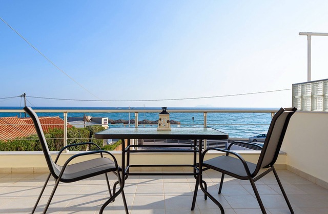 Estudio con vista al mar