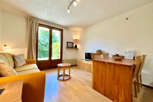 Studio with south facing terrace in Demi-Quartier