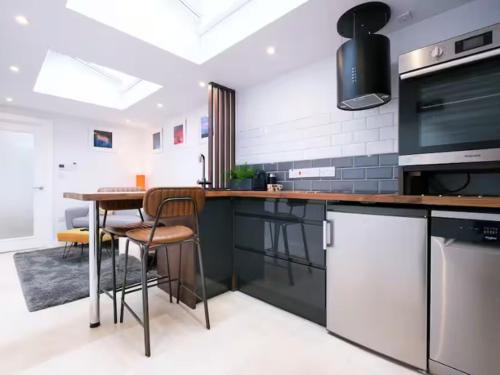 Studio37 - A cosy stylish central hideaway Pass the Keys