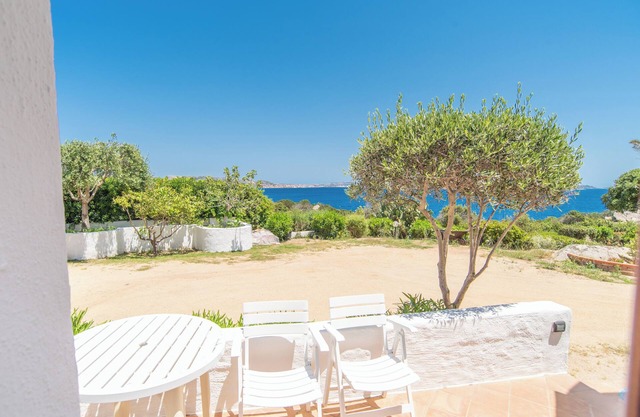 Estudioapartamento cerca de la playa con terraza y vistas al mar