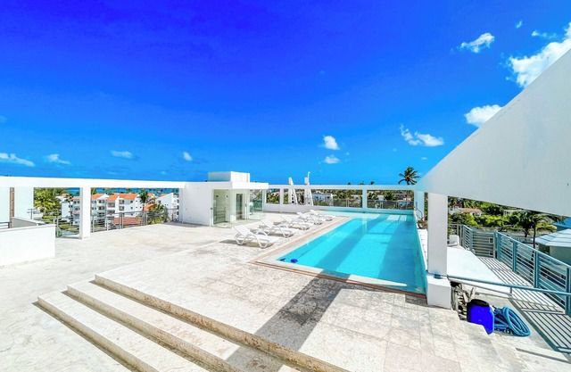 STUDIOS and SUITES Ducassi ROOFTOP POOL