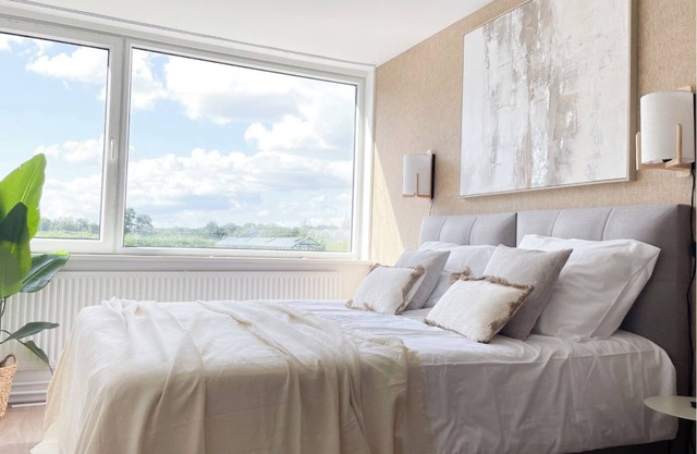 Study hard, relax harder. Stay near University Tilburg and enjoy fresh air and greenery right outside. Great value, shared facilities, and a peaceful vibe — ideal for student life.