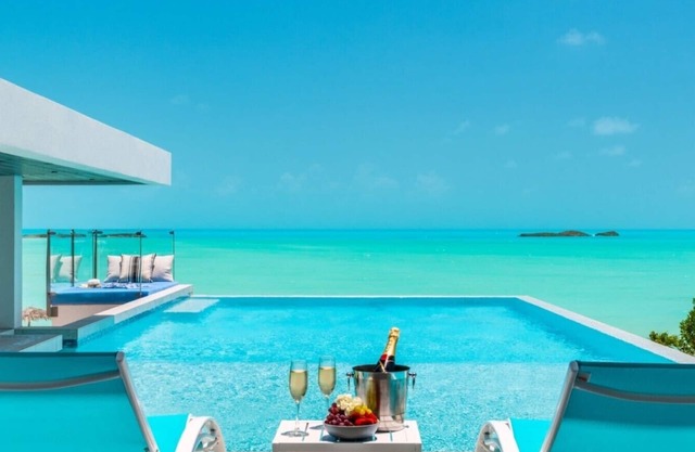 Stunning 4 Bedroom Beach Front Villa - Turks & Caicos