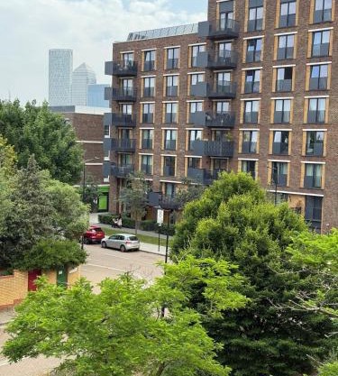 Stunnin 2BR , 2BA Flat Canada Water, private parking