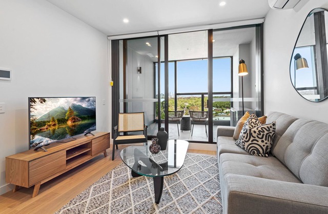 Stunning 1-Bed with City Views and Amenities