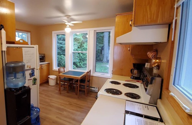 Stunning 2 Bdrm Waterfront Cottage with Amazing Sunsets!