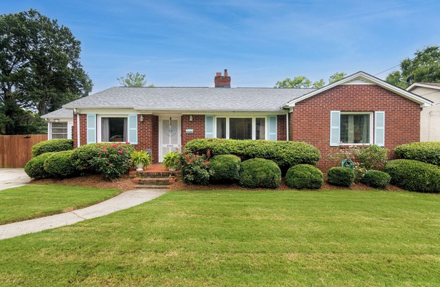 Stunning 2 bed 1 bath home in Plaza Midwood w/ backyard including patio&firepit