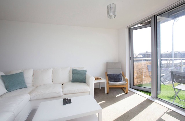 Stunning 2 Bed Flat in Ashley Down + Cricket View