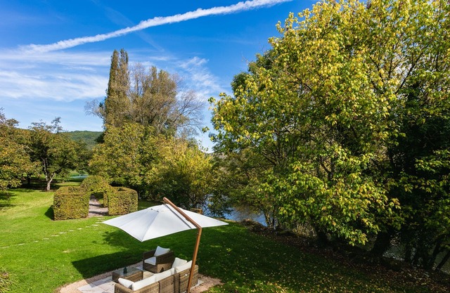 Stunning 2-Bed restored House privert river view