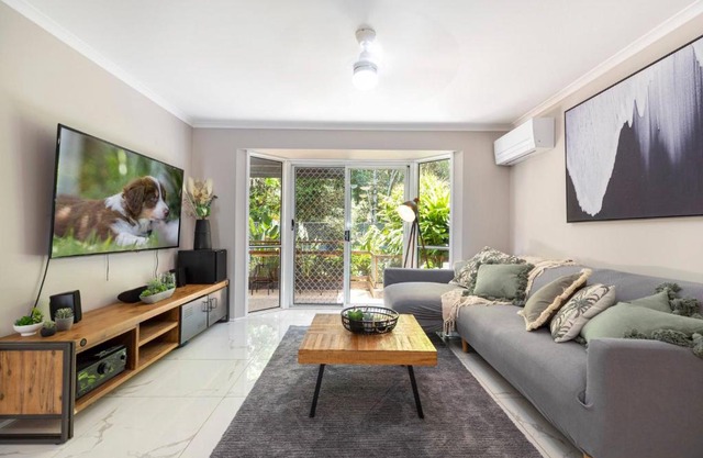 Stunning 2-Bed Unit with a Charming Courtyard