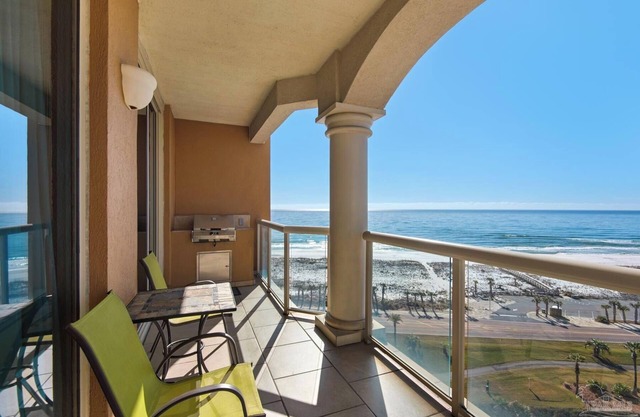 Stunning 2-bedroom condo in amazing Pensacola Beach with gorgeous Gulf views