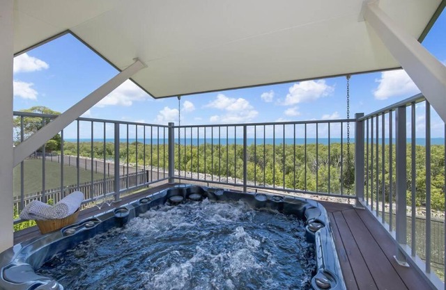 Stunning 2 bedroom apartment with ocean views